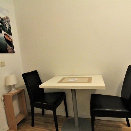 Small Studio Close To City Center Wien Exterior foto