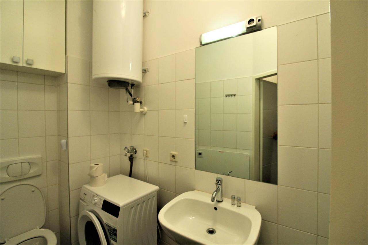 Small Studio Close To City Center Wien Exterior foto